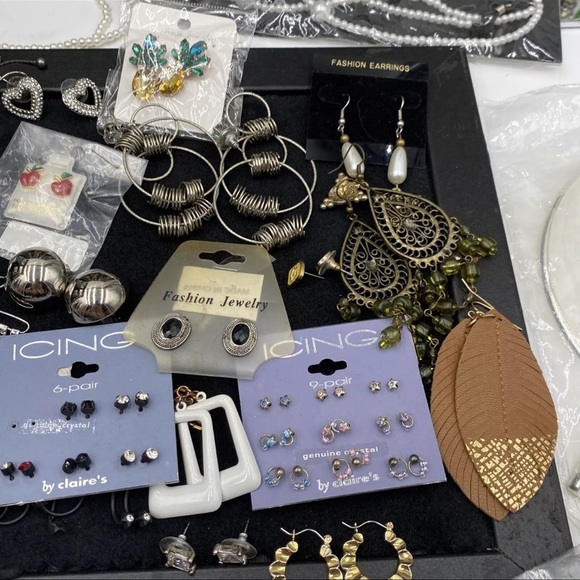 2 LBS JEWELRY LOT~ curated to your style preferences - Picture 4 of 8